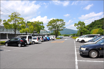 つくばメモリアルホール:待合棟 ロビー・ラウンジ・売店・駐車場_2 つくばメモリアルホール:待合棟 ロビー・ラウンジ・売店・駐車場_2