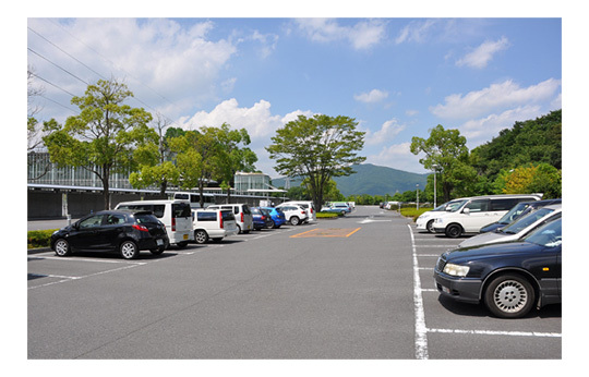 つくばメモリアルホールの駐車場